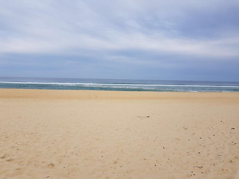 Blick auf den Strand in Frankreich