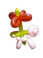 Luftballontiere Auf dem Bild siehr man einen rosa Luftballonpudel vor einer roten Luftballonblume mit gelben Stängel stehen.